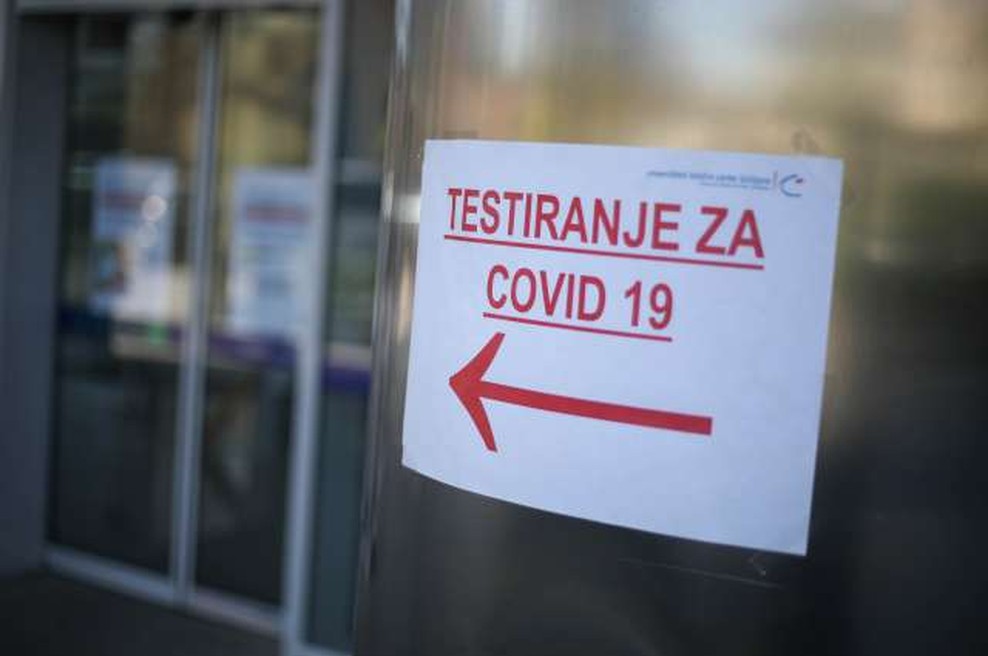 V nedeljo potrdili 22 okužb z novim koronavirusom (foto: Anže Malovrh/STA)