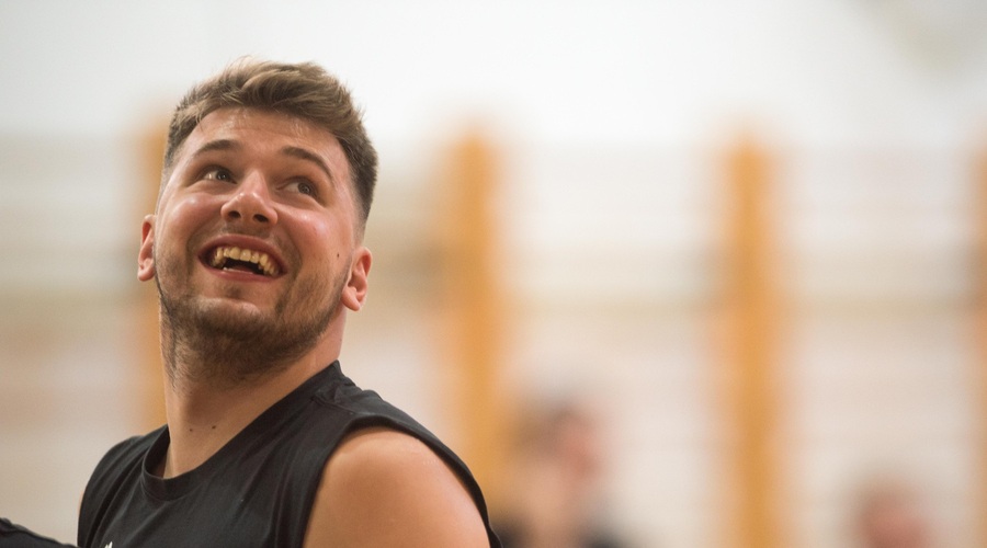 "Dončić je sonce, njegovi soigralci pa planeti, ki krožijo okoli njega!" (foto: profimedia)