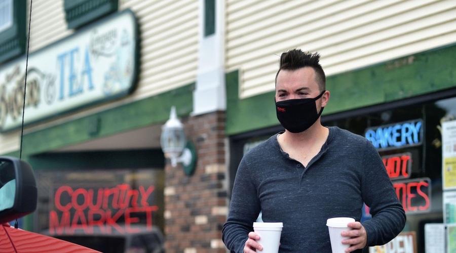 Ameriška študija o okužbah vplivala, da so v ZDA znova priporočili nošenje mask (foto: profimedia)