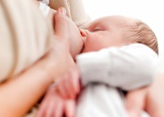 Svetovni teden dojenja izpostavlja koristi za dojenčka in mamico