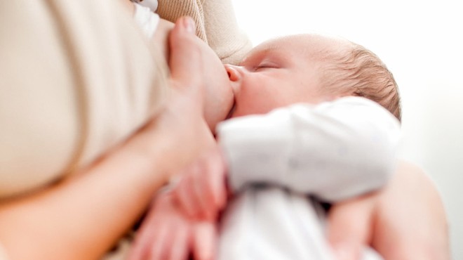 Svetovni teden dojenja izpostavlja koristi za dojenčka in mamico (foto: profimedia)