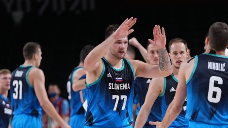 Slovenija do zmage proti Španiji v zadnji četrtini in je še naprej neporažena