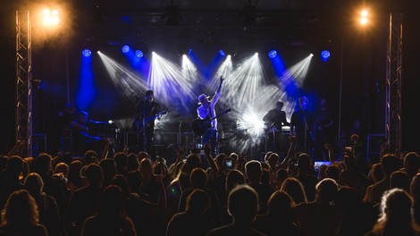 Festival Letni oder Ruše: vrhunski izvajalci na butičnem kamnitem amfiteatru v gozdu