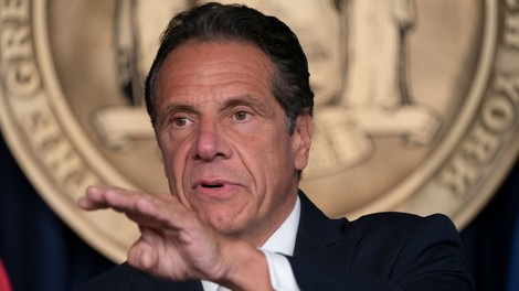 Vložena prva tožba proti newyorškem guvernerju zaradi spolne zlorabe