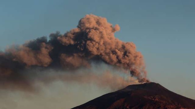Etna po pol leta bruhanja postala višja (foto: Xinhua/STA)