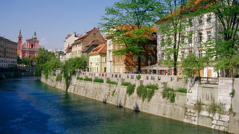 Epidemiološka slika v Sloveniji se slabša: prvič po dveh mesecih odkrili več kot 200 novih okužb