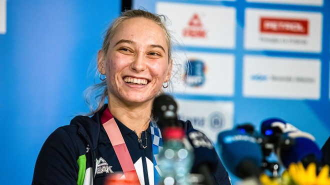 Plezalka Janja Garnbret je v Tokiu osvojila zlato medaljo. (foto: Profimedia)