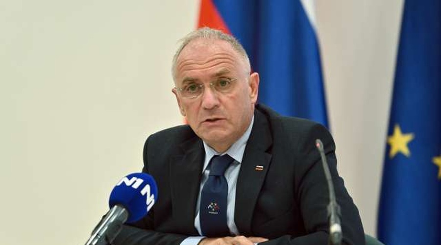 Ostre besede med Hojsom in sindikatom policistov (foto: Tamino Petelinšek/STA)