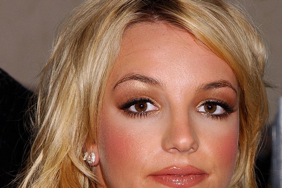 Oče Britney Spears se je umaknil in bo skrbništvo nad hčerinim denarjem prepustil nasledniku