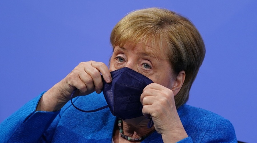V združenju nemških davkoplačevalcev izračunali, da Angeli Merkel pripada 15.000 evrov pokojnine (foto: profimedia)