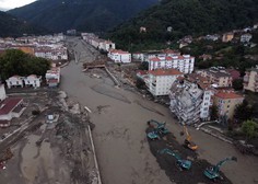 Število žrtev po poplavah in plazovih v Turčiji še narašča - doslej 38 mrtvih