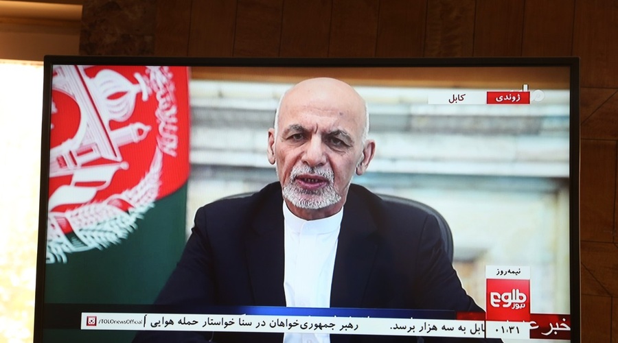 Afganistanski predsednik se je umaknil v tujino in Kabul prepustil talibanom (foto: profimedia)