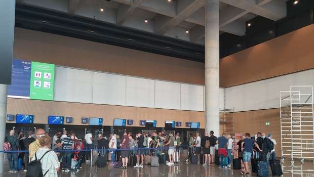 
                            Na brniškem letališču junija občutno več potnikov (foto: Rok Bizjak/STA)