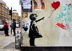 Poglejte, s čim je tokrat presenetil angleški skrivnostni ustvarjalec grafitov Banksy