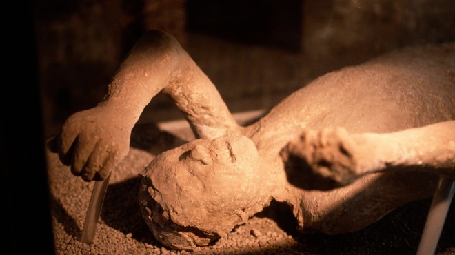 V Pompejih odkrili grobnico z dobro ohranjenim truplom premožnejšega meščana (foto: Profimedia)