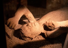 V Pompejih odkrili grobnico z dobro ohranjenim truplom premožnejšega meščana