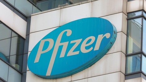 Pfizerjevo zdravilo proti covidu-19 na trgu že konec leta