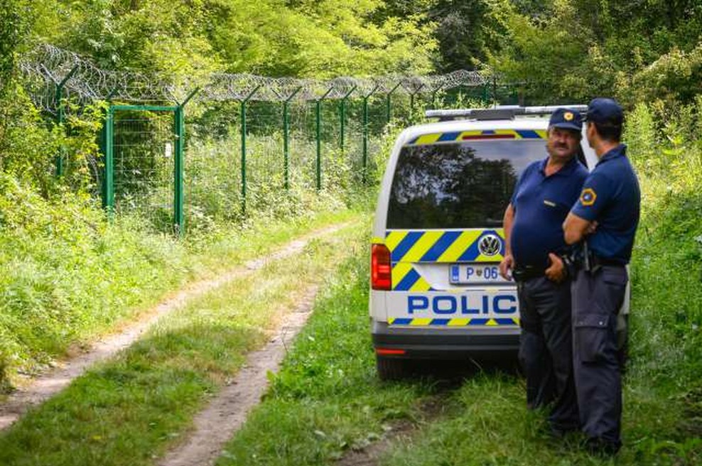 Policija razbila kriminalno združbo za tihotapljenje migrantov (foto: Nebojša Tejić/STA)