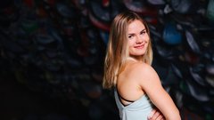 Vita Lukan, ki stopa po poti zlate Janje Garnbret, o predanosti, disciplini in slovenskem odnosu do plezalstva