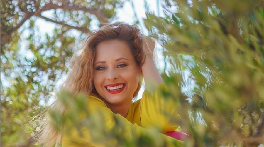 Preverite, kje svoj rojstni dan preživlja Marjetka Vovk (foto: IG: @maraayamusic)