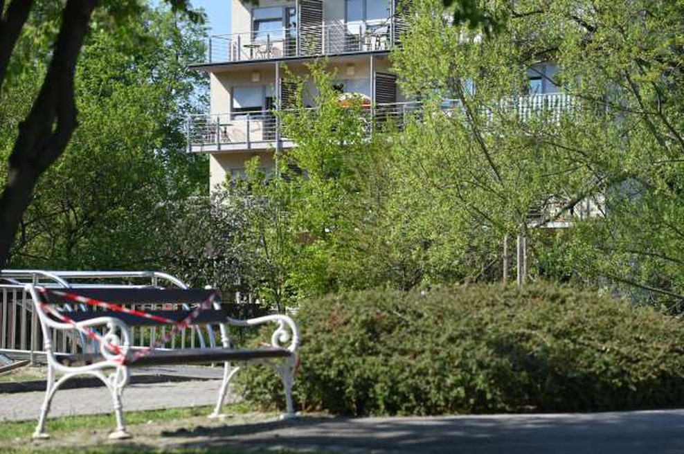 V domovih za starejše cepljenih le približno polovica zaposlenih (foto: STA/Marjan Maučec)