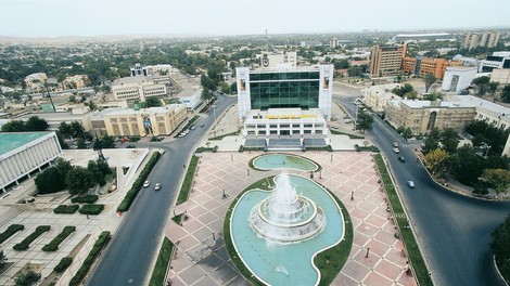 Tri bele skrinjice z "zakladi" za prvo olimpijsko kolajno za Turkmenistan