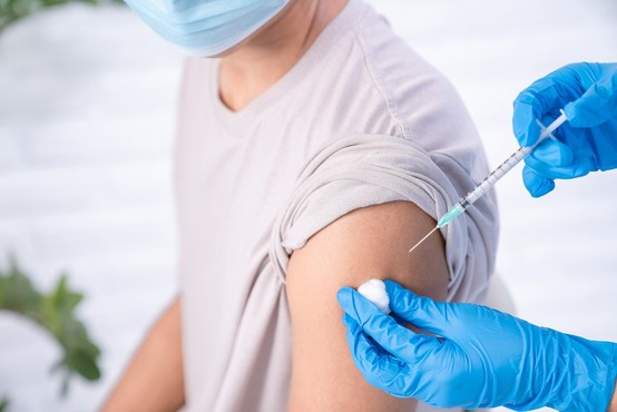 Podatkov, ali je cepljenje mladih z večorganskim vnetjem po covidu-19 varno, še ni