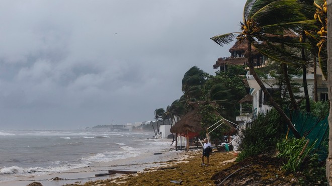 Orkan Grace, ki je dosegel Mehiko, grozi s poplavami in zemeljskimi plazovi (foto: profimedia)