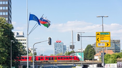Subvencionirane vozovnice za dijake in študente bodo s septembrom veljale po celi državi