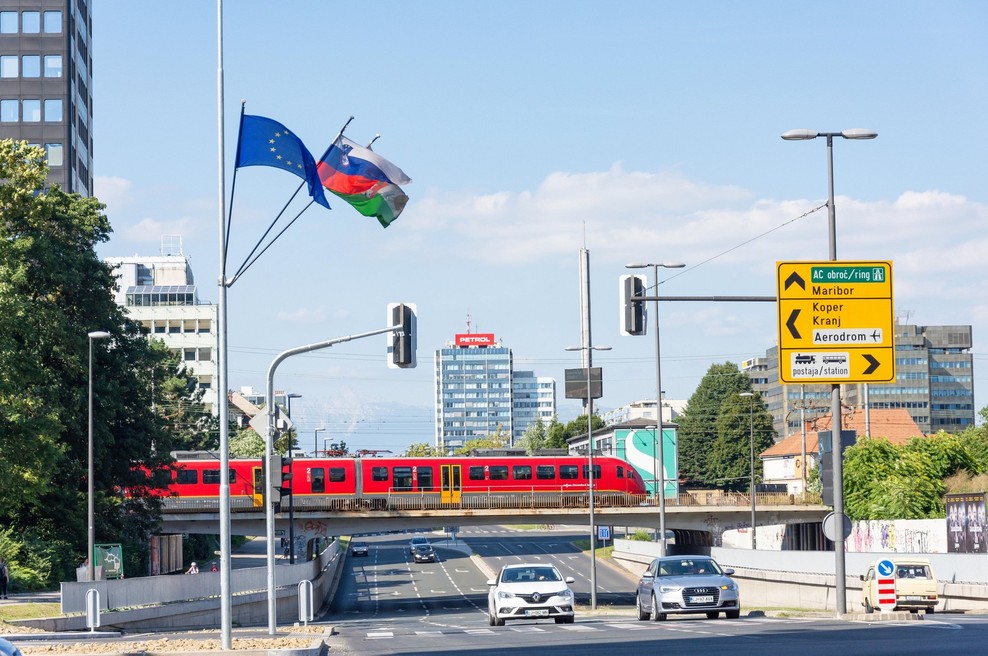 Subvencionirane vozovnice za dijake in študente bodo s septembrom veljale po celi državi (foto: Profimedia)