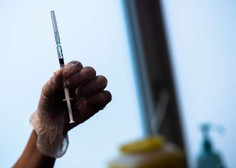V Slovenijo prispelo cepivo proti covidu-19 Novavax
