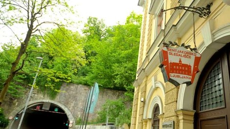 V Mestni hiši razstava ob stoletnici delovanja Šentjakobskega gledališča