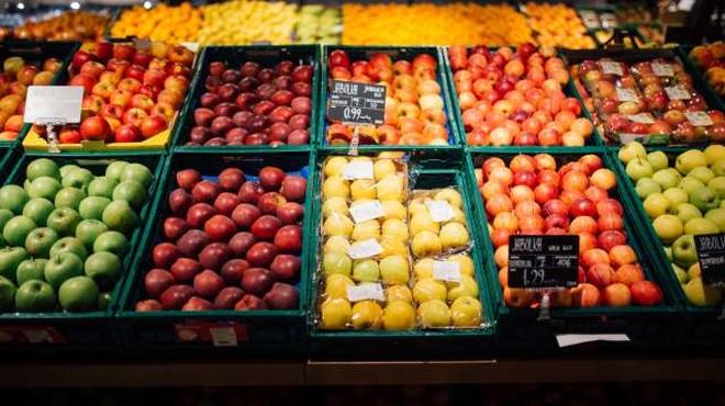 Pri nekaterih večjih trgovcih več kot polovica pridelkov pakiranih (foto: Nik Jevšnik/STA)