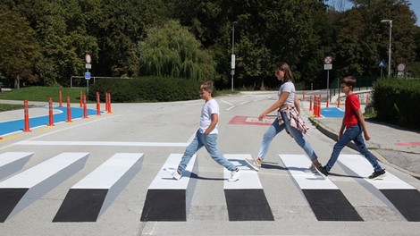 So 3D-zebre rešitev za bolj opazne prehode za pešče?