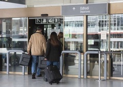 Izseljevanje Slovencev: se je lani več ljudi vrnilo ali zapustilo državo?