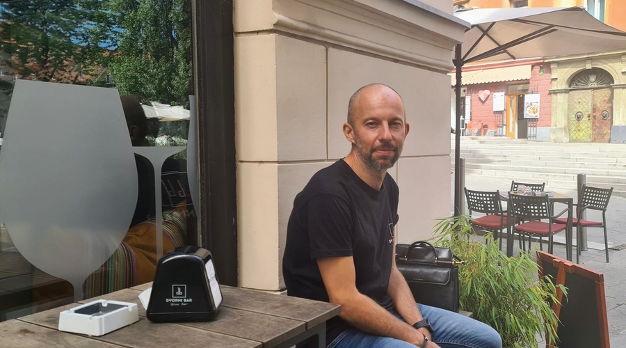 Jože Kralj: »Ko gost sede za našo mizo, ve, kaj bo dobil. Ne gre za pijačo, dobil bo prijeten odnos.« (foto: osebni arhiv (Jože Kralj))