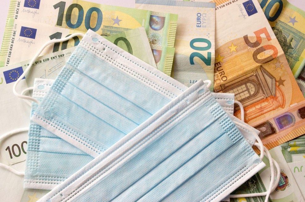 Vlada predlaga tri stopnje dodatka za nevarnost v času razglašene epidemije (foto: Profimedia)