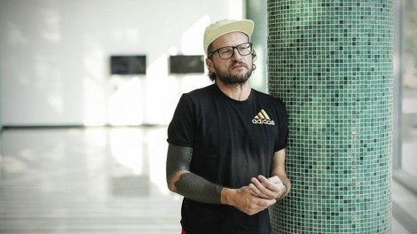 Igor Bračič – Sadež: “Korona obstaja in ubija, nehajte se hecat!”