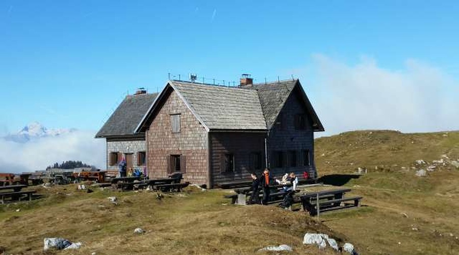 Naj planinski koči 2021 Krekova koča na Ratitovcu in Dom na Kofcah (foto: Aljoša Rehar/STA)