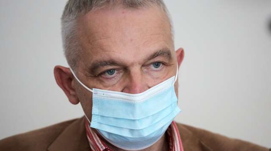 Ihan: Cepljenje s tretjim odmerkom je varno, ključna pri obvladovanju epidemije ostajata prva dva odmerka (foto: Daniel Novakovič/STA)
