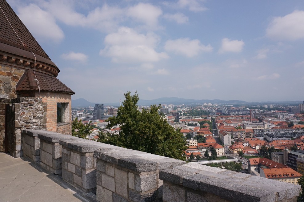 IJS: Slovenija bo sredi septembra prešla v temno rdečo fazo (foto: Profimedia)