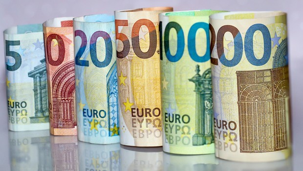 
                            Slovenci ne zaupajo vladi, da bo ustrezno porabila evropski denar za okrevanje (foto: profimedia)