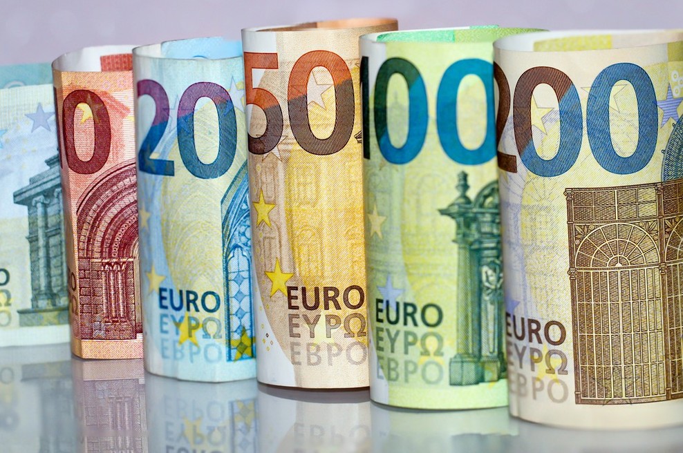 Slovenci ne zaupajo vladi, da bo ustrezno porabila evropski denar za okrevanje (foto: profimedia)