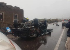 Tornado na otoku Pantelleria ugasnil dve življenji, prevračal vozila in odkrival strehe