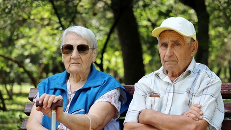 V petek se je število okužb s koronavirusom povečalo za 1085