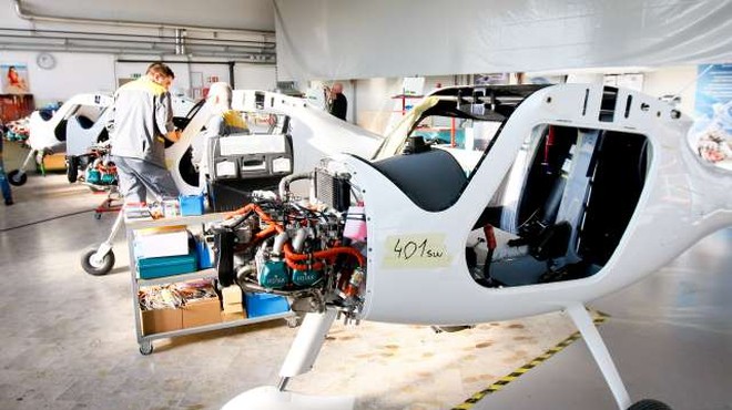 Na Madžarskem bodo izdelovali eno od Pipistrelovih letal (foto: Stanko Gruden/STA)