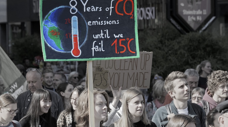 Večina mladih trpi za 'klimatsko anksioznostjo' in je prepričana, da 'je s človeštvom konec' (foto: profimedia)