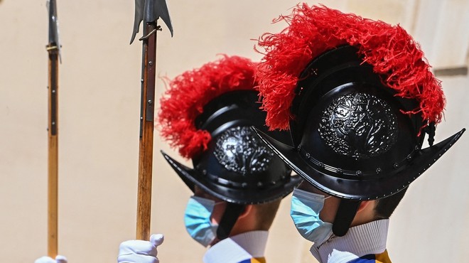 Se švicarska garda v Vatikanu pripravlja, da bo v svoje vrste prvič v zgodovini sprejela ženske? (foto: Profimedia)
