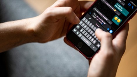 Med emoji podobami ob naslednji posodobitvi tudi noseč moški. Na spletu je završalo