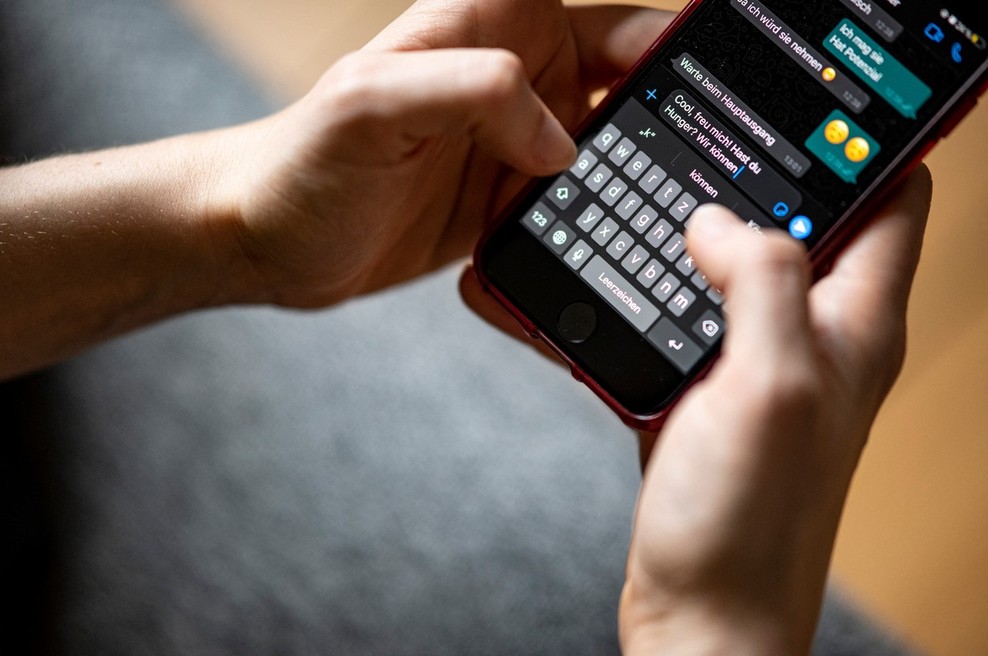 Med emoji podobami ob naslednji posodobitvi tudi noseč moški. Na spletu je završalo (foto: Profimedia)